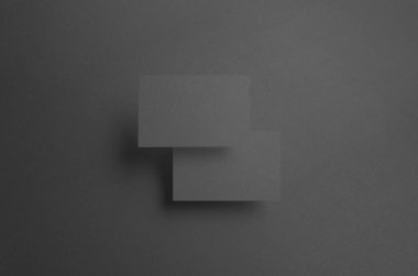 Siyah kartvizit Mock-Up (85x55mm) - iki kartları örtüşen yüzen