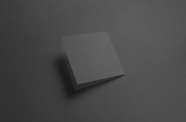 Siyah kare ikiye katlanmış broşür Mock-Up-arka
