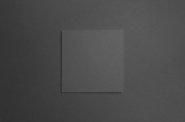 Siyah kare ikiye katlanmış broşür Mock-Up - ön