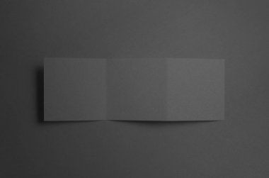 Siyah kare Z katlı broşür Mock-Up