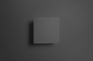 Siyah kare Z katlı broşür Mock-Up