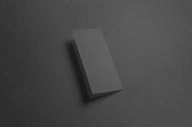 Siyah Dl ikiye katlanmış broşür Mock-Up-arka