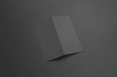 Siyah Dl ikiye katlanmış broşür Mock-Up