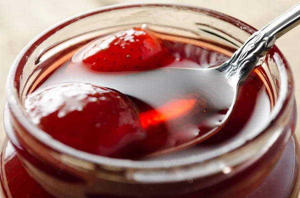 Cuillère Trempée Dans Confiture Fraises — Photo