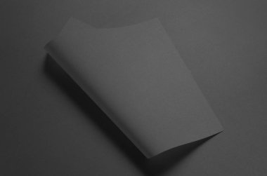 Siyah A3 Poster Mock-Up - eğri