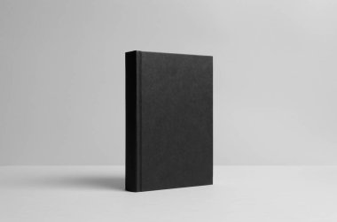 Siyah ciltli kitap Mock-Up - ön. Duvar arka plan