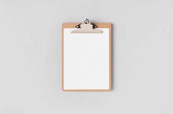 Houten Klembord mockup met een blanco papier. Top View. — Stockfoto