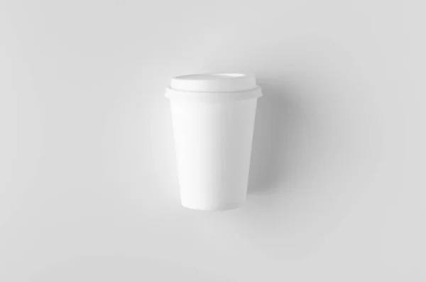 带盖的 12 盎司白色咖啡纸杯模型的顶视图. — 图库照片