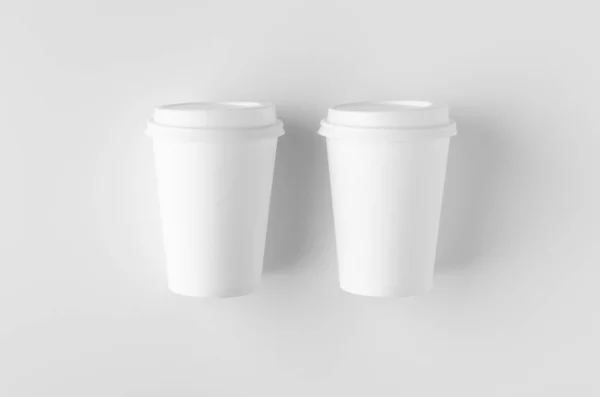 뚜껑이있는 12 온스 화이트 커피 종이 컵 모형의 상단보기. — 스톡 사진