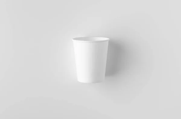 蓋なしの8オンスの白いコーヒーペーパーカップモックアップのトップビュー. — ストック写真