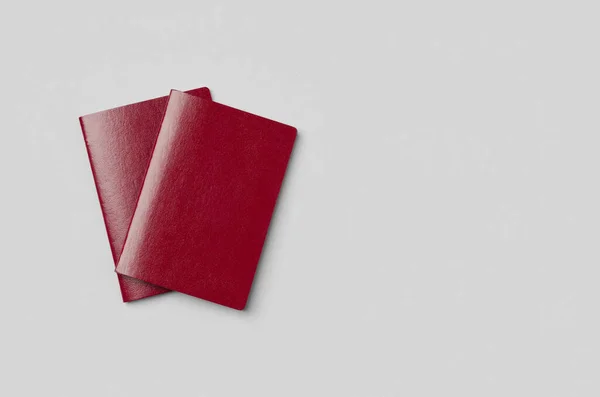 Макет Красных Паспортов Чистым Копирайтом Концепция Путешествия — стоковое фото