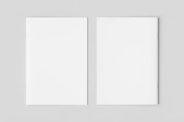 A4の肖像雑誌 カタログモックアップ カバーと裏 サドルステッチ — ストック写真