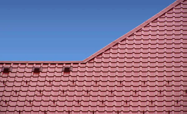 New red roof of sheet metal — Stock Photo, Image