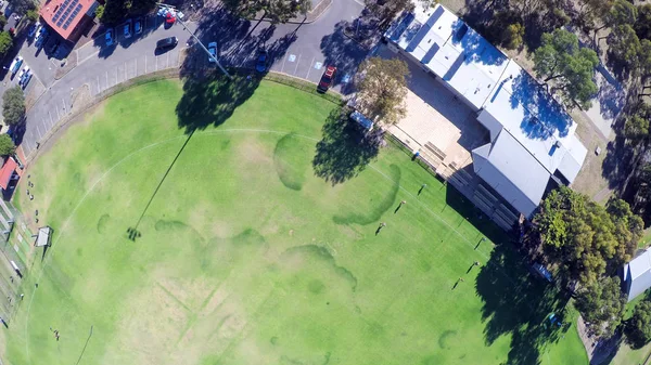 Drone пташиного польоту Австралійський громадський парк і спортивний овальну форму, Південна Австралія. — стокове фото