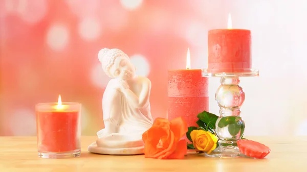 Zen style aromatherapy spa table setting with buddha, flowers and candles. — Stock Photo, Image