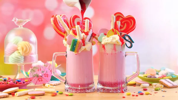 Freak népszerű trend eper megrázza milkshakes — Stock Fotó