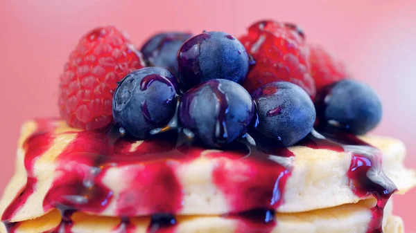 Stack Pancakes Raspberries Blueberries Drizzled Blueberry Maple Syrup Macro Closeup — Stock Photo, Image