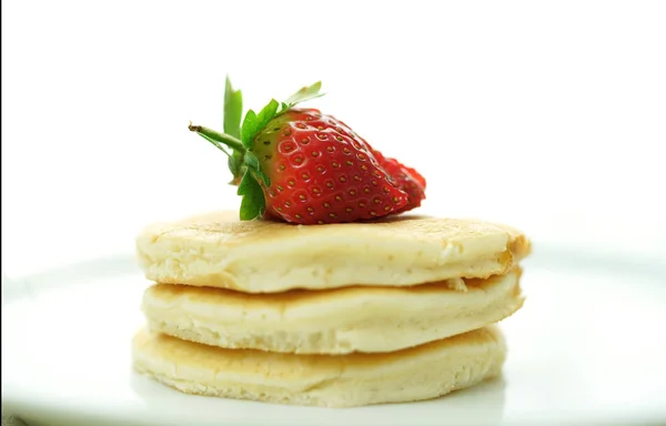 Pancakes with strawberry on top macro closeup. — Stock Photo, Image