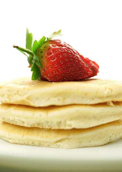 Pancakes with strawberry on top macro closeup. — Stock Photo, Image