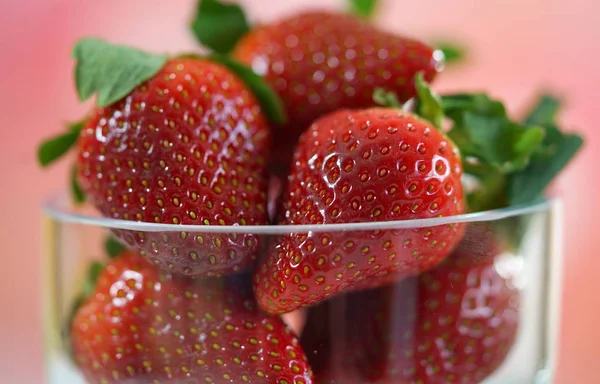 Makro närbild av färsk jordgubbe frukt — Stockfoto