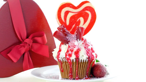 Colorful novelty cupcake decorated with candy and large heart shaped lollipop — Stock Photo, Image