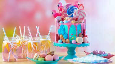 Eğilim candyland fantezi damla yenilik Doğum günü pastası üzerinde