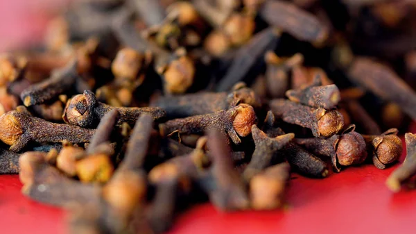 Cloves cooking spices macro closeup, selective focus. — Stock Photo, Image