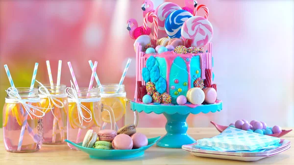 Su tendenza candyland fantasia goccia novità torta di compleanno — Foto Stock