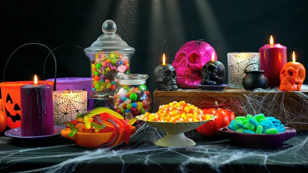 Happy Halloween trick or treat party table. — Stok Foto