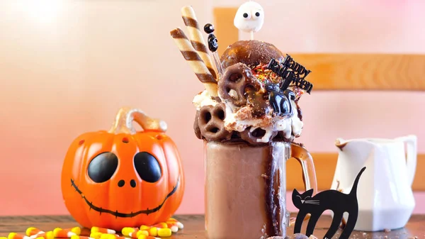 Halloween on-trend manis dan asin coklat aneh getar . — Stok Foto