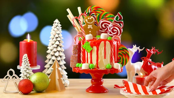 En tendencia Candy land Pastel de goteo de Navidad . —  Fotos de Stock