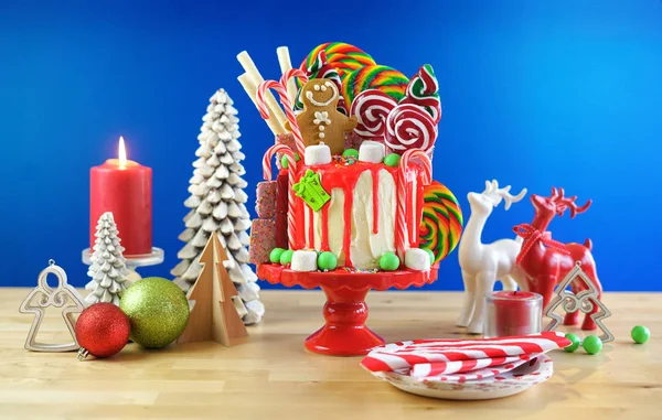 Na trend Candy ziemi kapać Świąteczne ciasto. — Zdjęcie stockowe