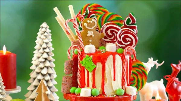 傾向キャンディ土地ドリップ クリスマス ケーキ — ストック写真