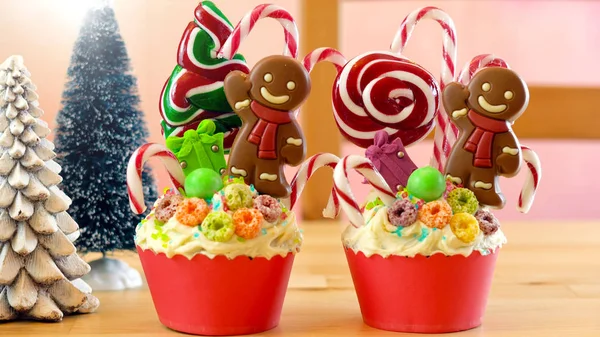 Na terra de doces de tendência cupcakes de Natal festivos . — Fotografia de Stock