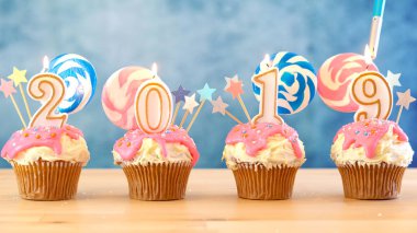 2019 mutlu yeni yıl şeker arazi lolipop damla cupcakes.