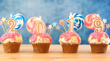2019 mutlu yeni yıl şeker arazi lolipop damla cupcakes.