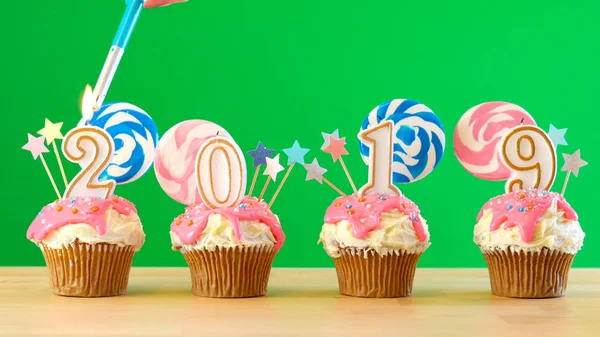 2019 Felice anno nuovo caramelle terra lecca lecca goccia cupcake.s — Foto Stock