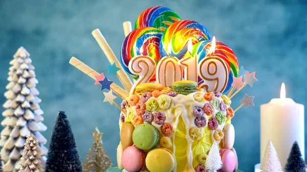 2019 Szczęśliwego Nowego Roku Candy Lollipop Ziemi Kroplówki Ciasto Kolorowe — Zdjęcie stockowe