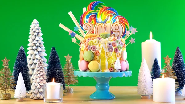 2019 Happy New Years candy land lollipop drip cake. — Stock Photo, Image