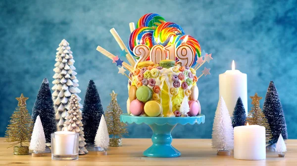 2019 Happy New Years candy land lollipop drip cake. — Stock Photo, Image