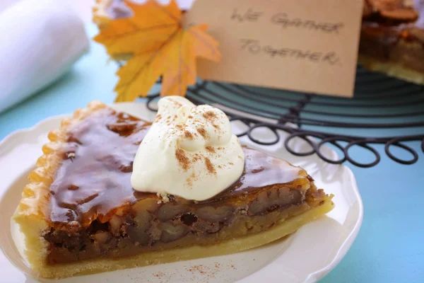 Traditional Happy Thanksgiving Pecan Pie on formal table setting. — Stock Photo, Image