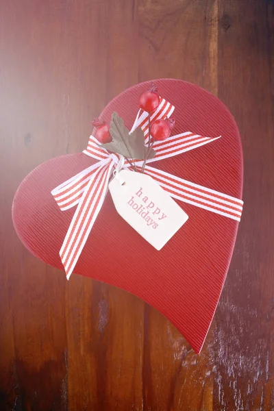 Estilo vintage corazón rojo forma regalo de Navidad con destello de lente . — Foto de Stock