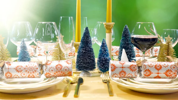 Christmas lunch table in modern gold, copper, and white theme, garden setting. — Stock Photo, Image