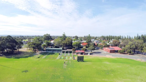 Vista aérea del parque público australiano y el óvalo deportivo, tomada en Henley Beach . — Foto de Stock