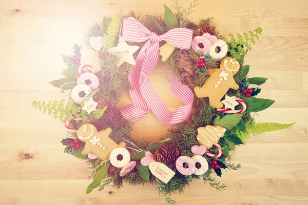 Christmas holiday wreath overhead decorated with cookies. — Stock Photo, Image