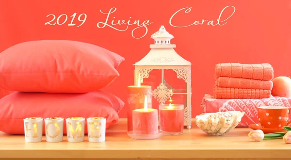 Living Coral 2019 Color of the Year homewares table setting. — Stock Photo, Image