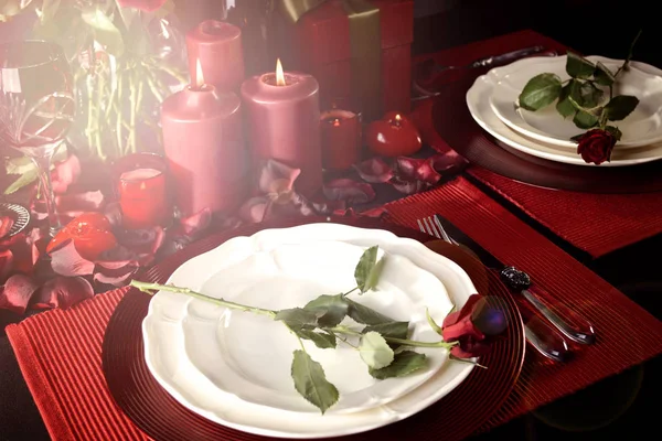 Romantic Valentines Day Table Setting with Lens Flare — Stock Photo, Image