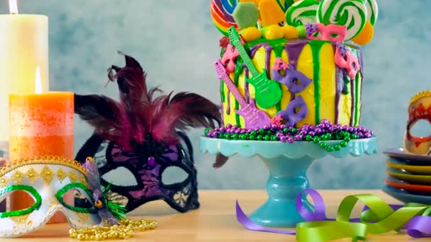 Mardi Gras tema on-trend candyland fantasia goccia torta . — Video Stock