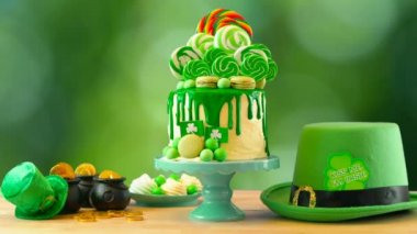 St Patricks Günü lolipop candyland damla kek bokeh Bahçe arka plan.