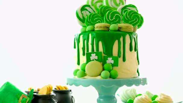 St Patricks Day theme lollipop candy land drip cake. — Stock Video